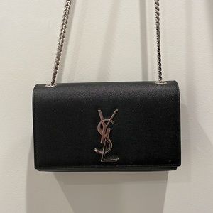 KATE SMALL CHAIN BAG IN GRAIN DE POUDRE EMBOSSED LEATHER